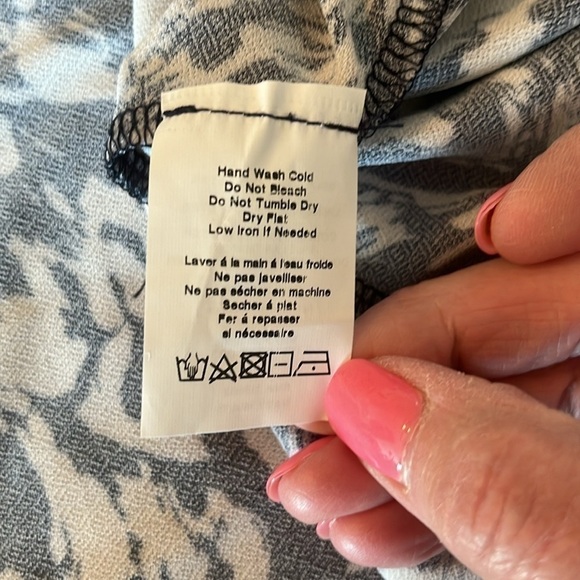 NWT Lush Women’s Black And Cream Wrap Dress Size Large - Picture 12 of 12